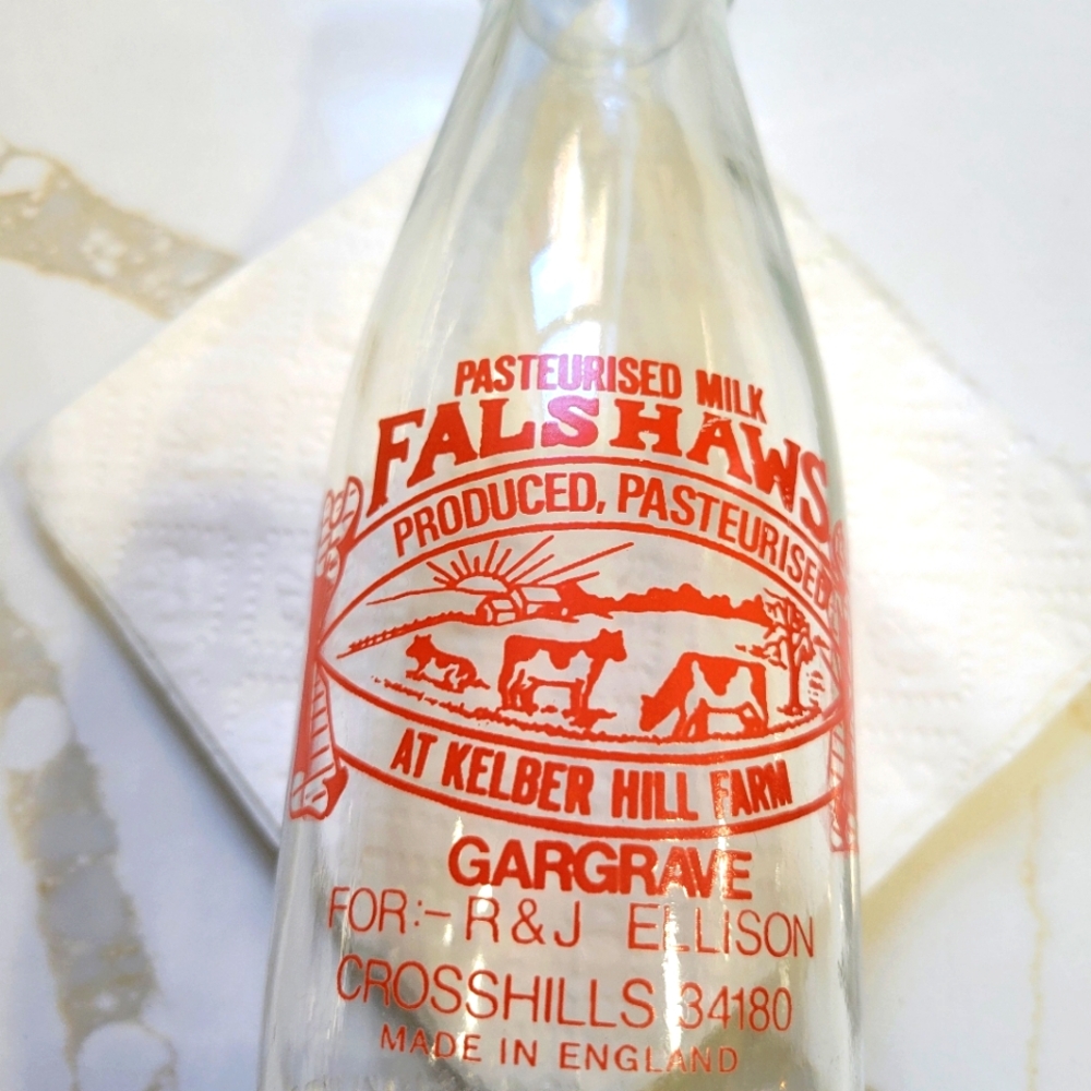 4 English Milk bottles with wire carrier - Picture 3 of 7